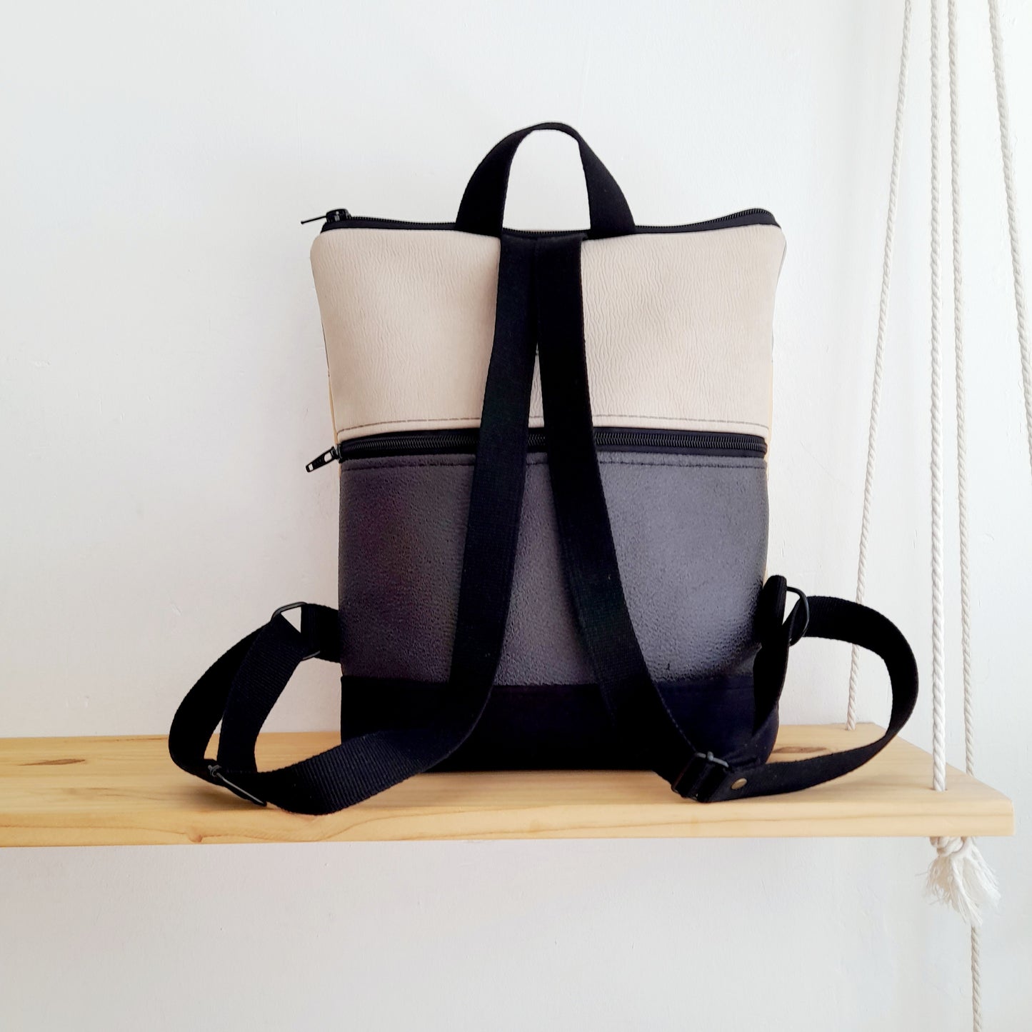 Mochila alta sloOw. Ramas japonesas con fondo cálido