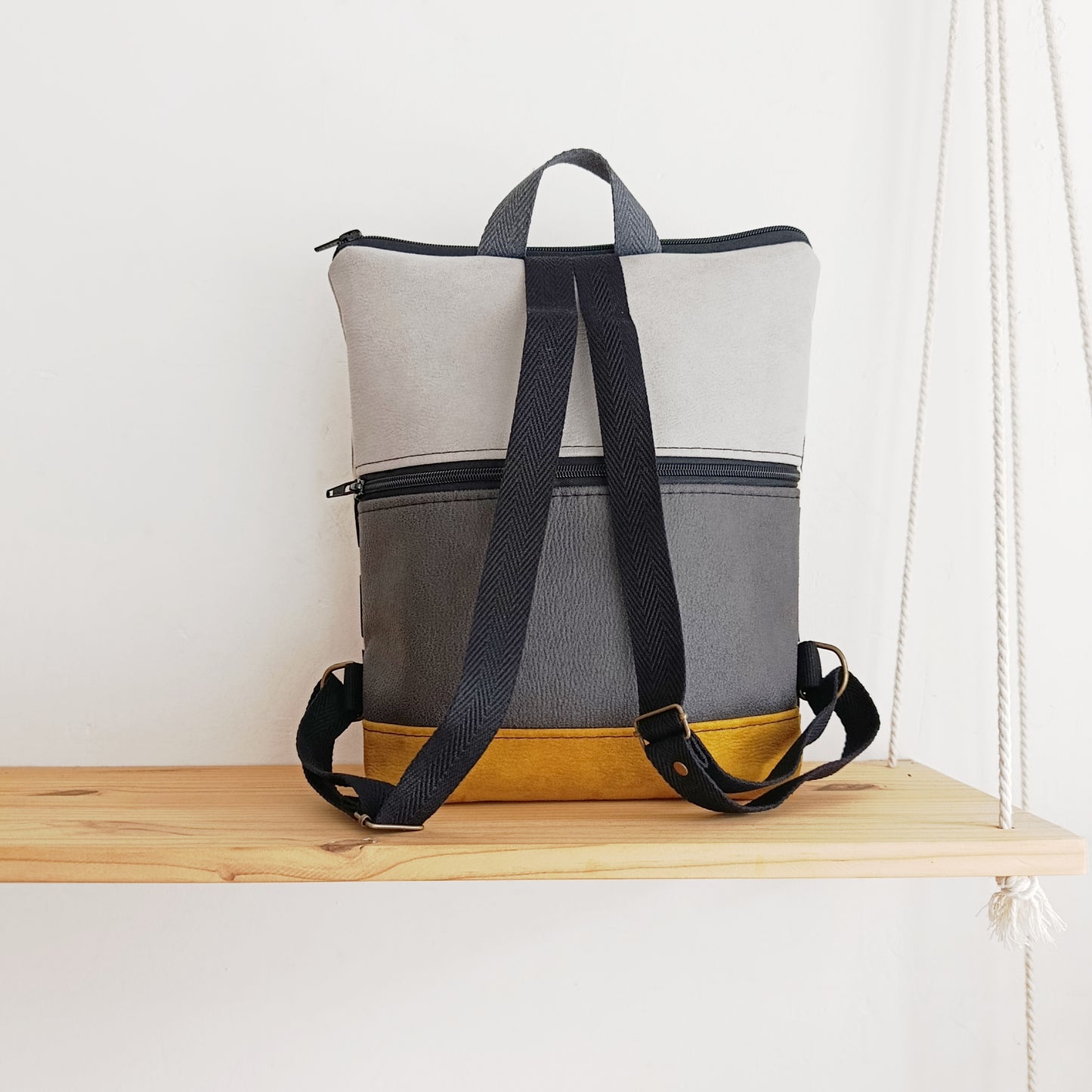 Mochila rectángulo con Círculos grandes, mostaza y gris claro