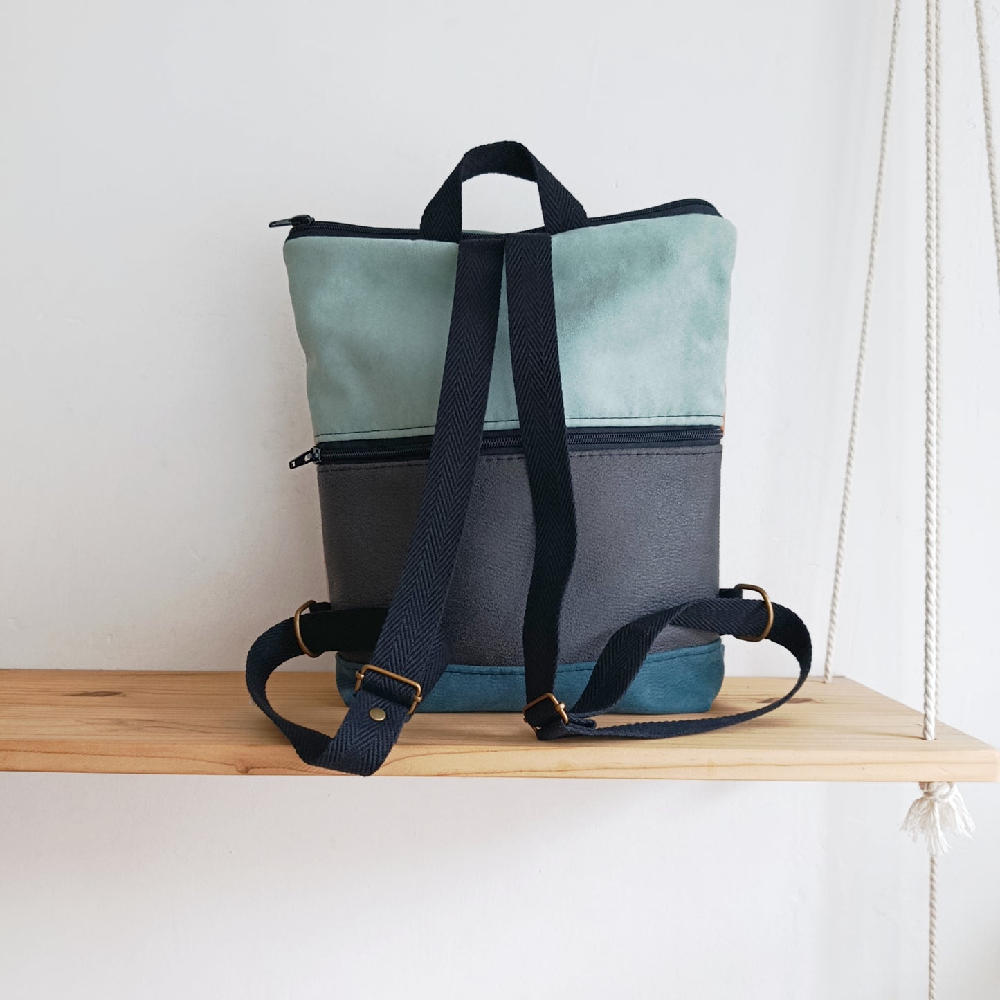 Mochila alta con Círculos y pintitas camel y azul