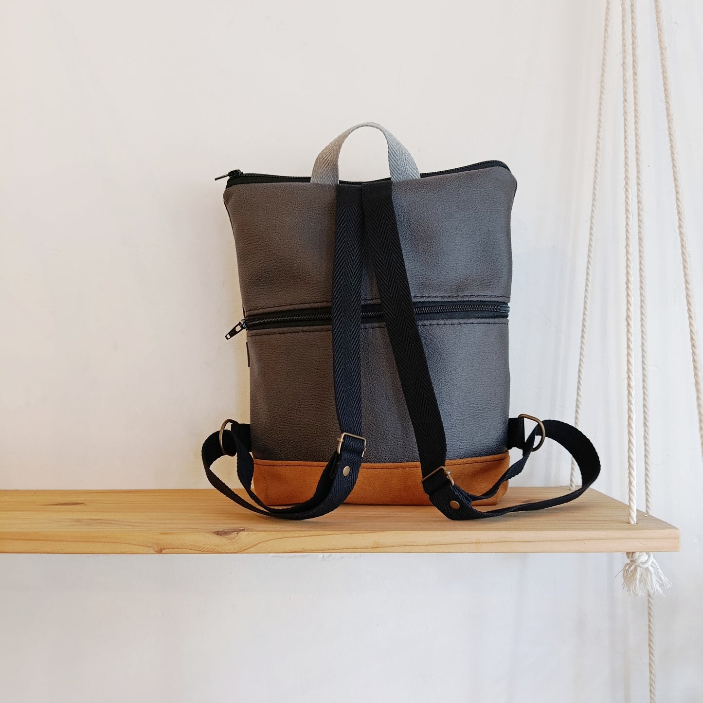 Mochila alta de Rayas blanco y gris, camel y gris oscuro