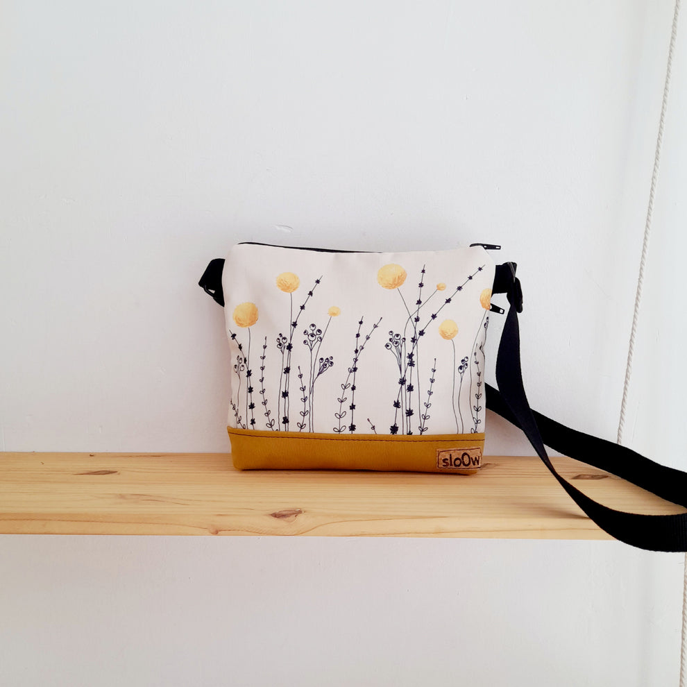Bolso mediano sloOw. Craspedias con mostaza