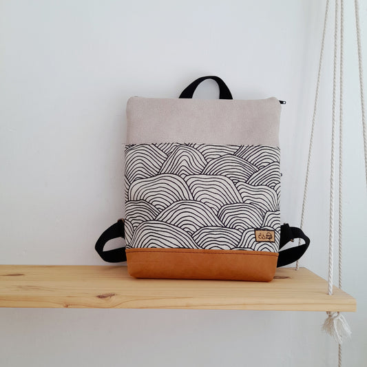 Mochila rectángulo con ondas blanco y negro, beige y camel