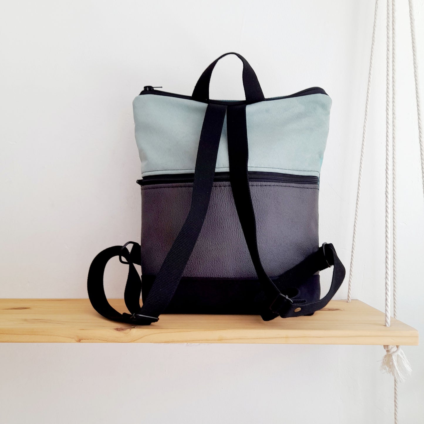 Mochila alta sloOw. Hojas turquesas con negro