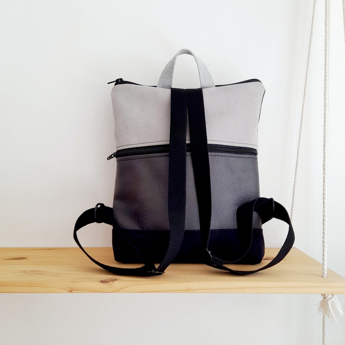 Mochila alta sloOw. Hierbas rojas con negro y gris