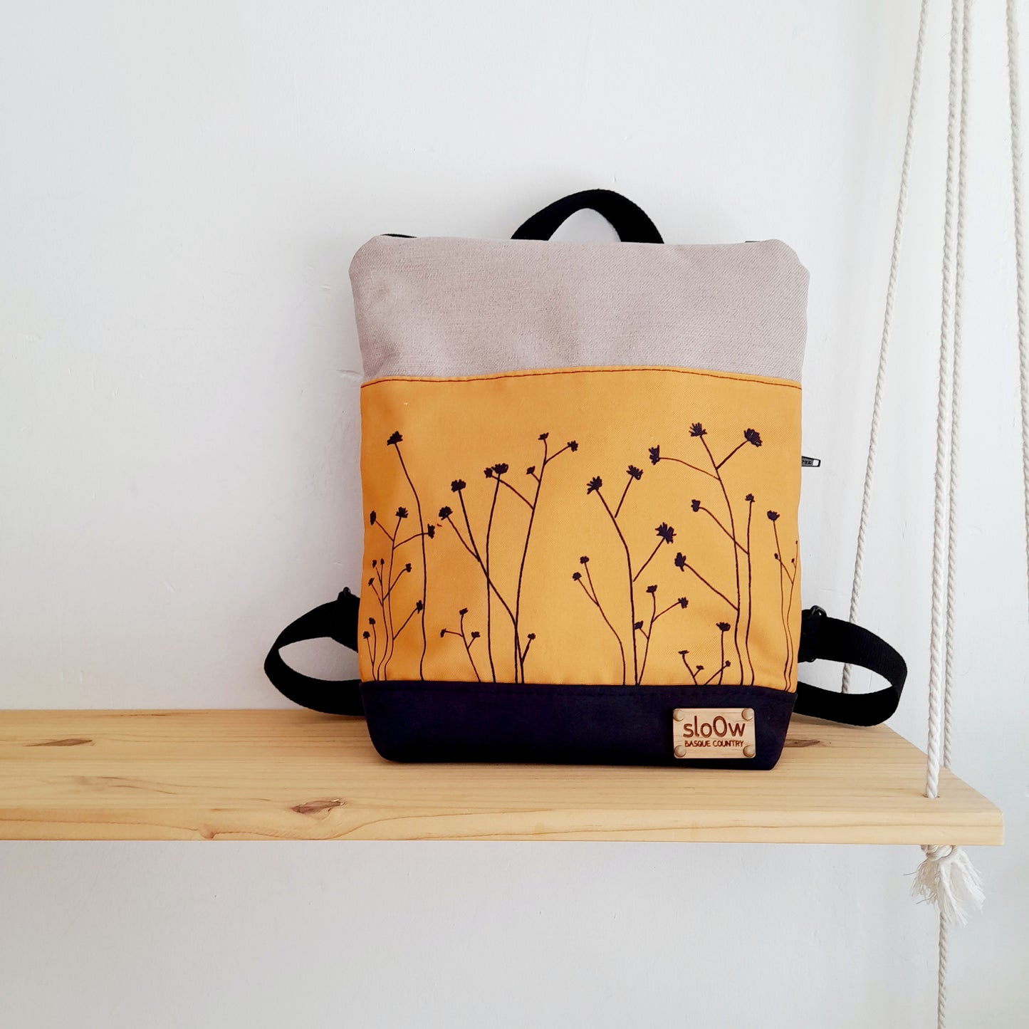 Mochila alta sloOw. Gramíneas color papaya