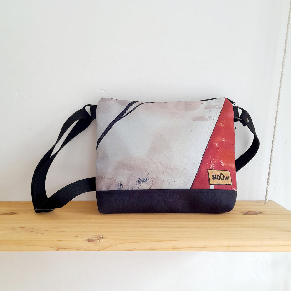 Bolso mediano sloOw. Textura oxidada en la esquina