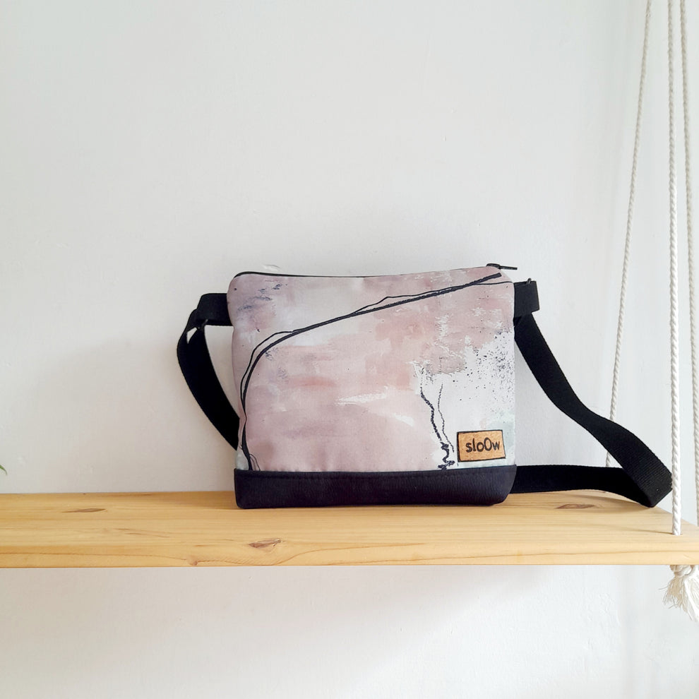 Bolso mediano sloOw. Textura rosada