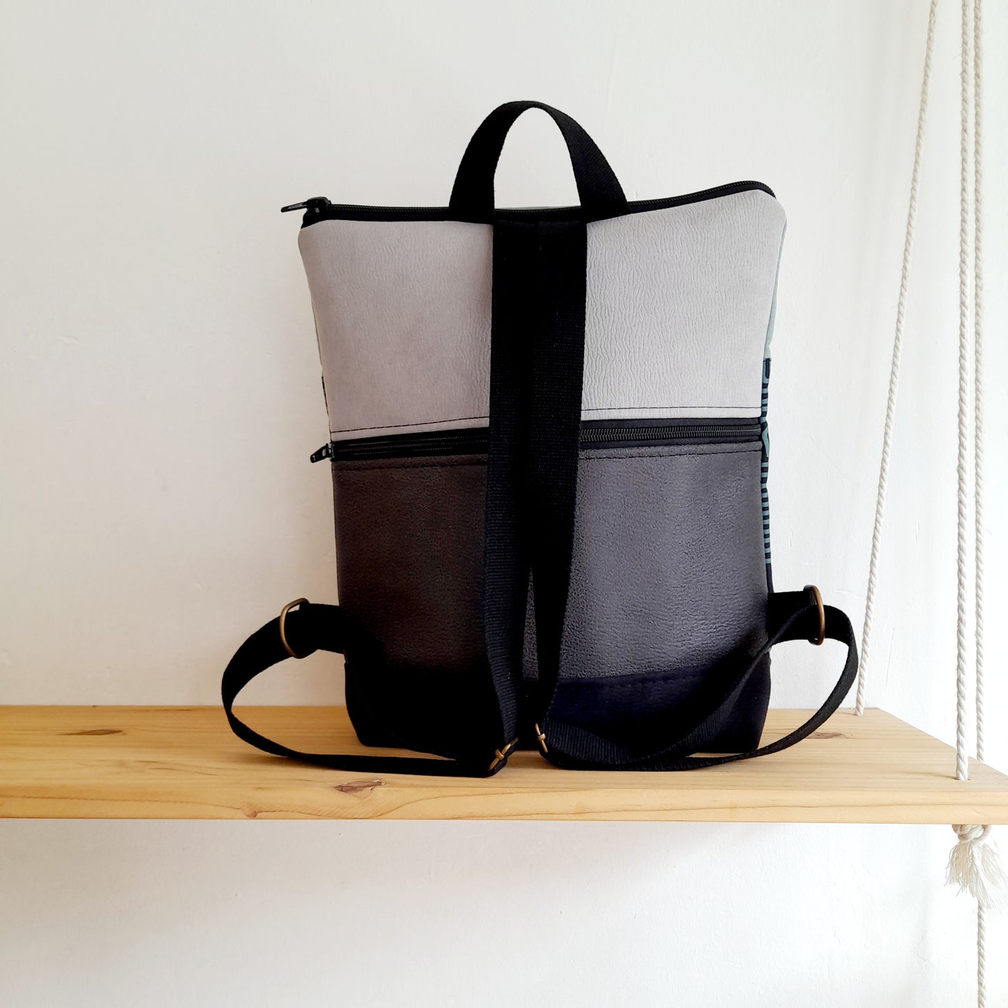 Mochila rectángulo con laberintos, negro y azul