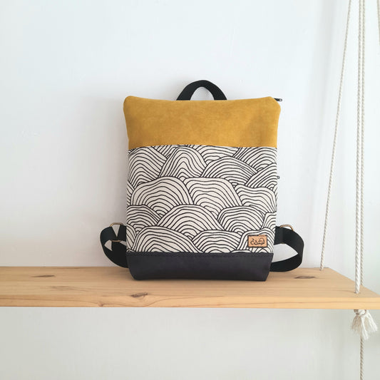 Mochila rectángulo con ondas blanco y negro y mostaza