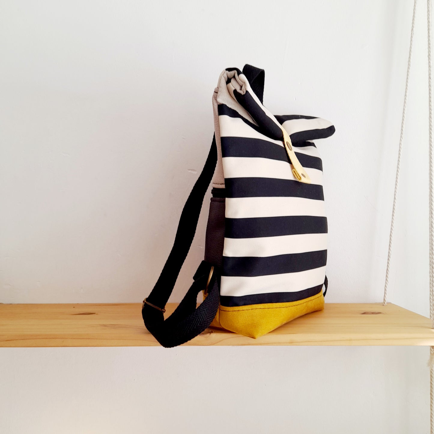 Rolltop de Rayas blanco y negro con mostaza