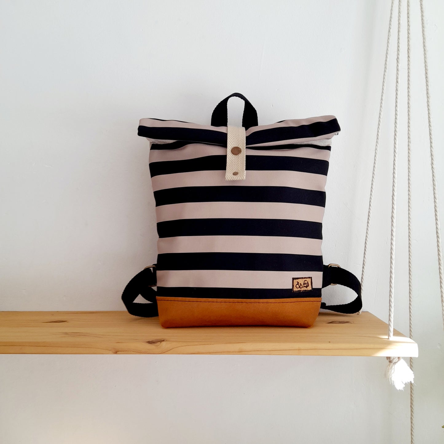 Rolltop de Rayas beige y negro con camel