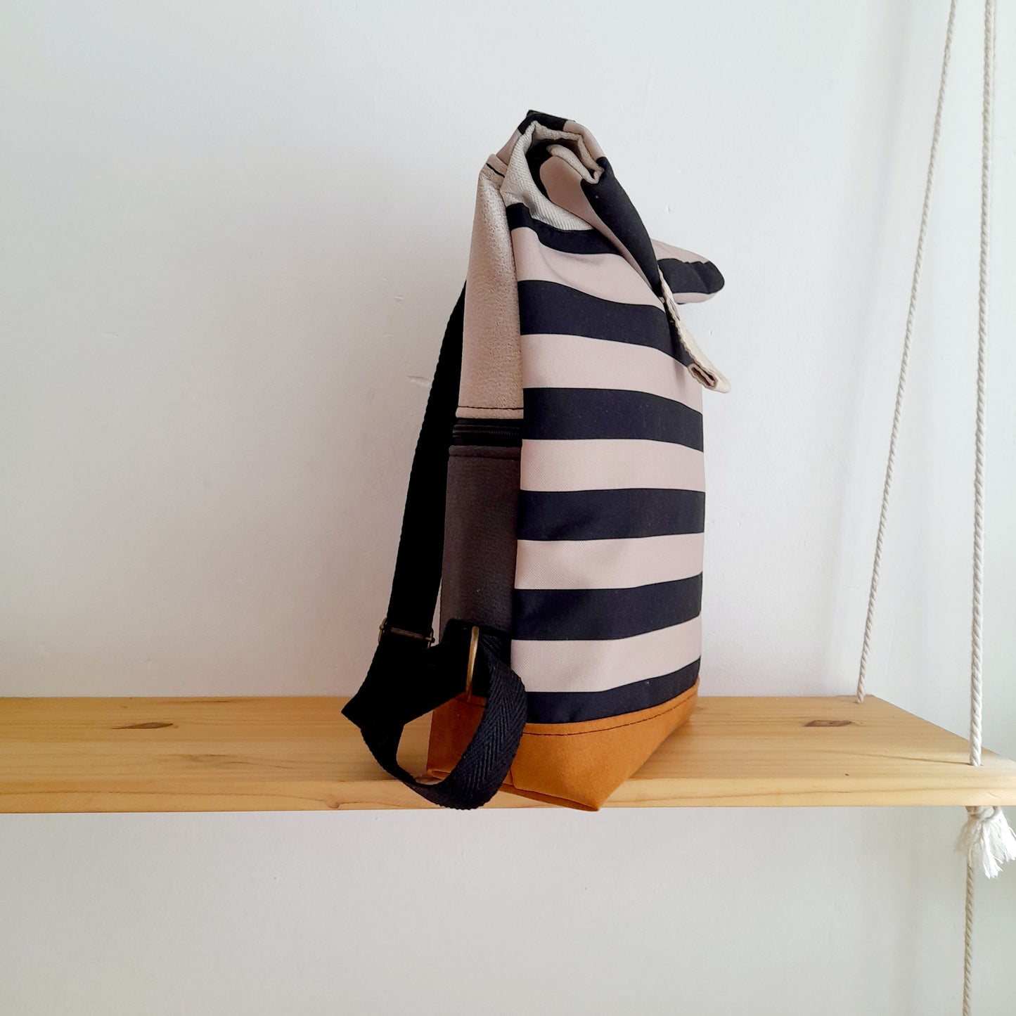 Rolltop de Rayas beige y negro con camel