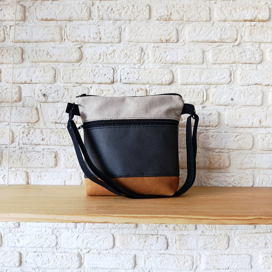 Bolso cuadrado sloOw. Con hojas granates, amarillo y camel