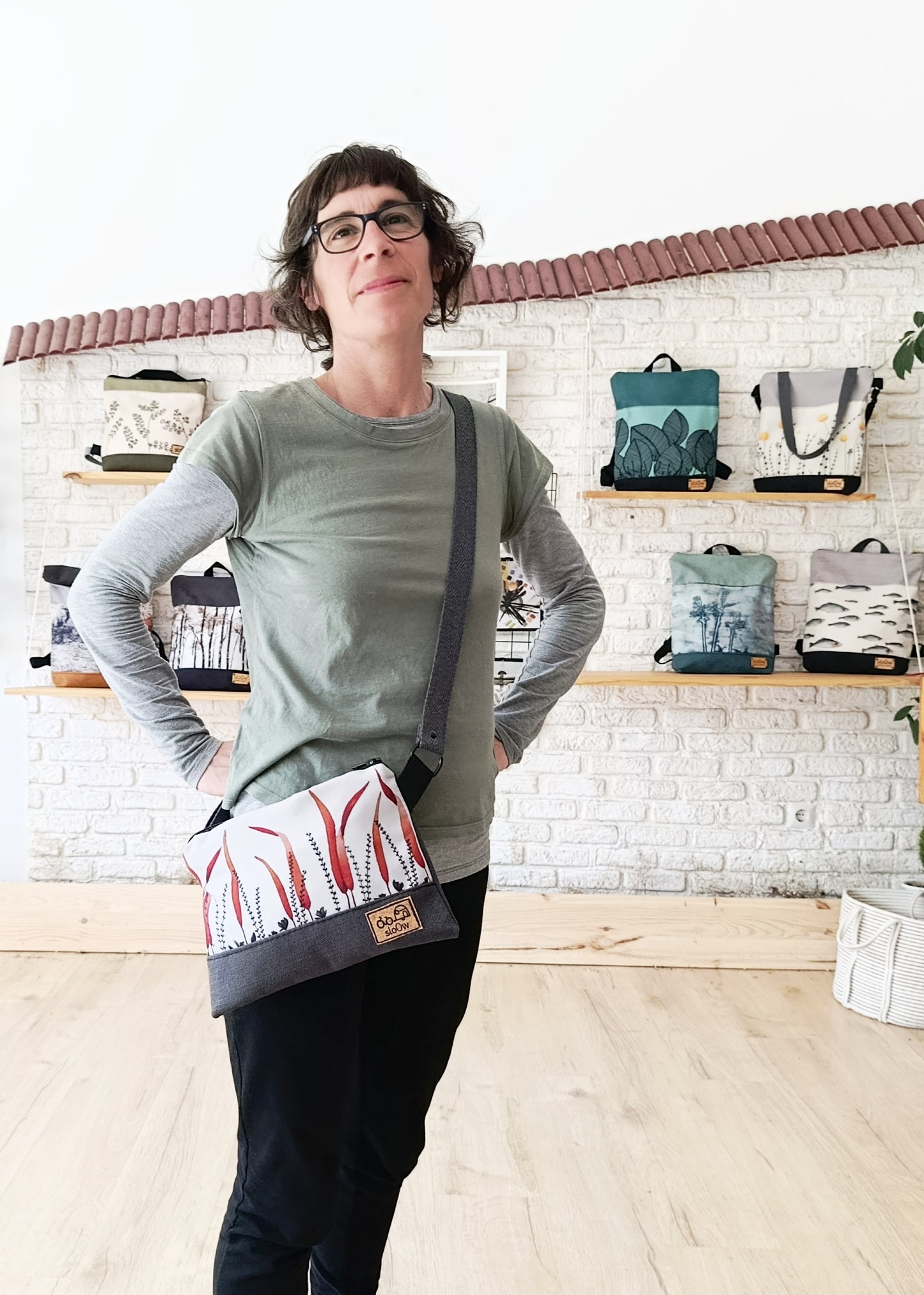 Bolso pequeño sloOw con tela Hierbas rojas y gris oscuro