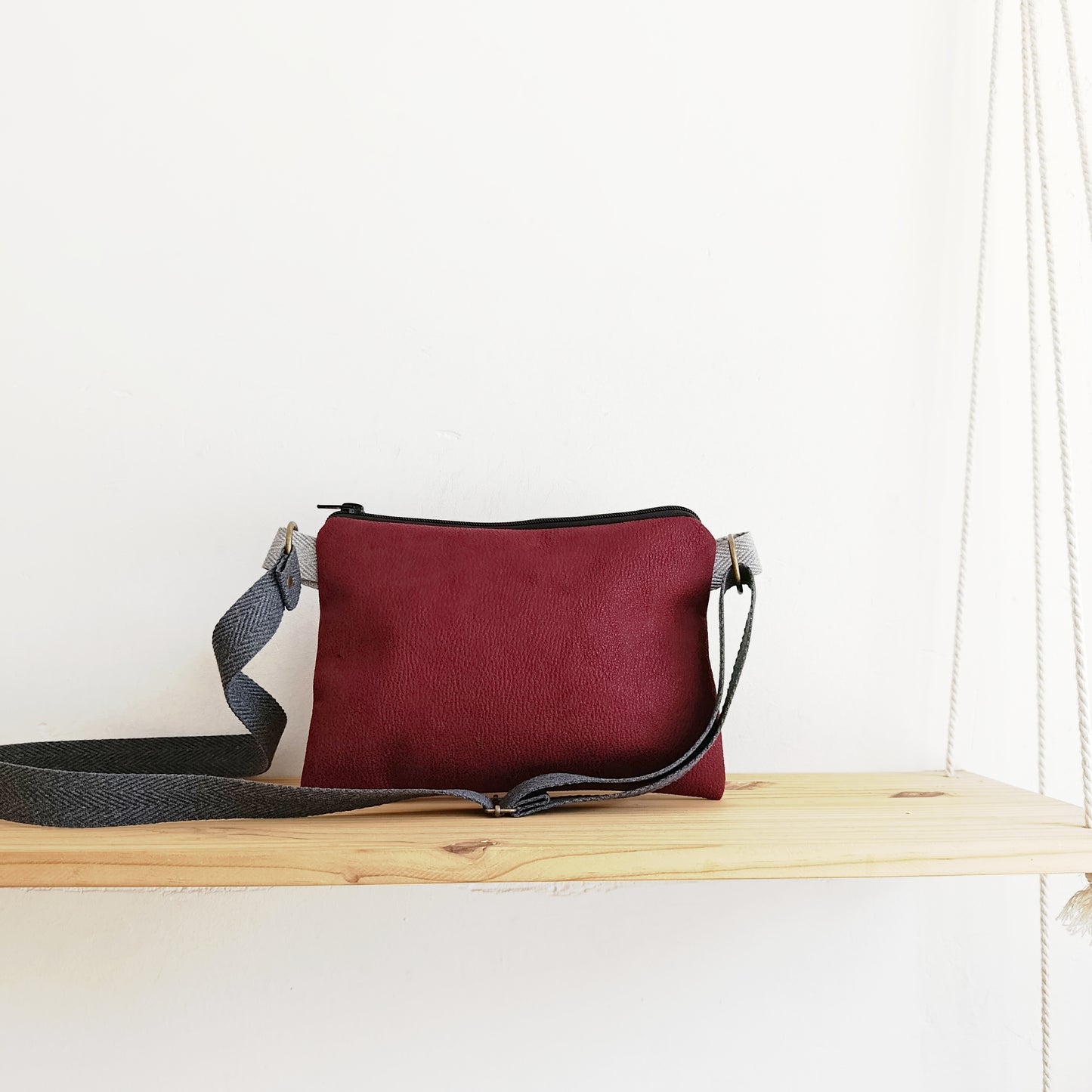 Bolso pequeño con tela de Geometría negra y granate