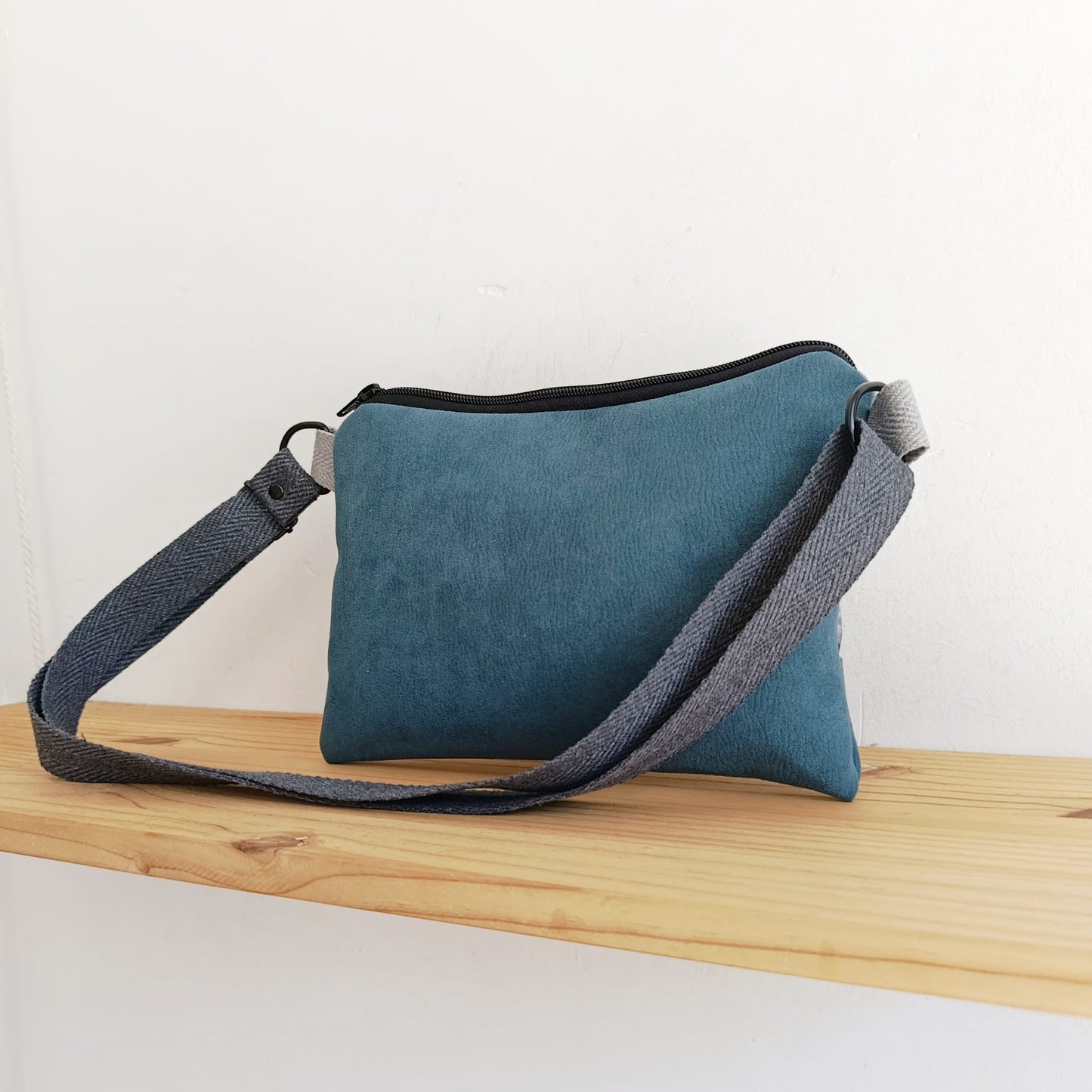 Bolso pequeño sloOw con Paisaje azul y líneas verticales