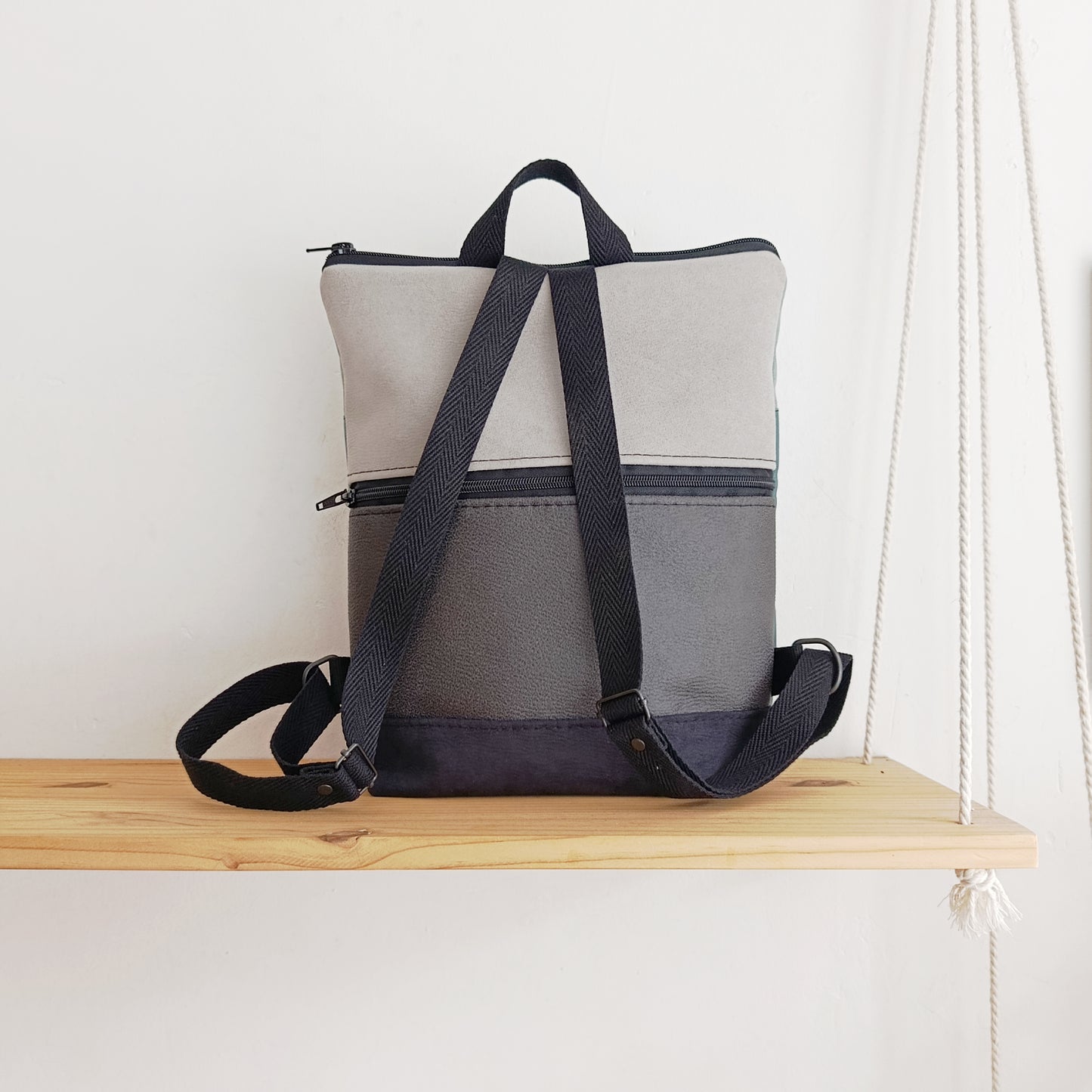Mochila alta sloOw. Ramas japonesas con morado y gris