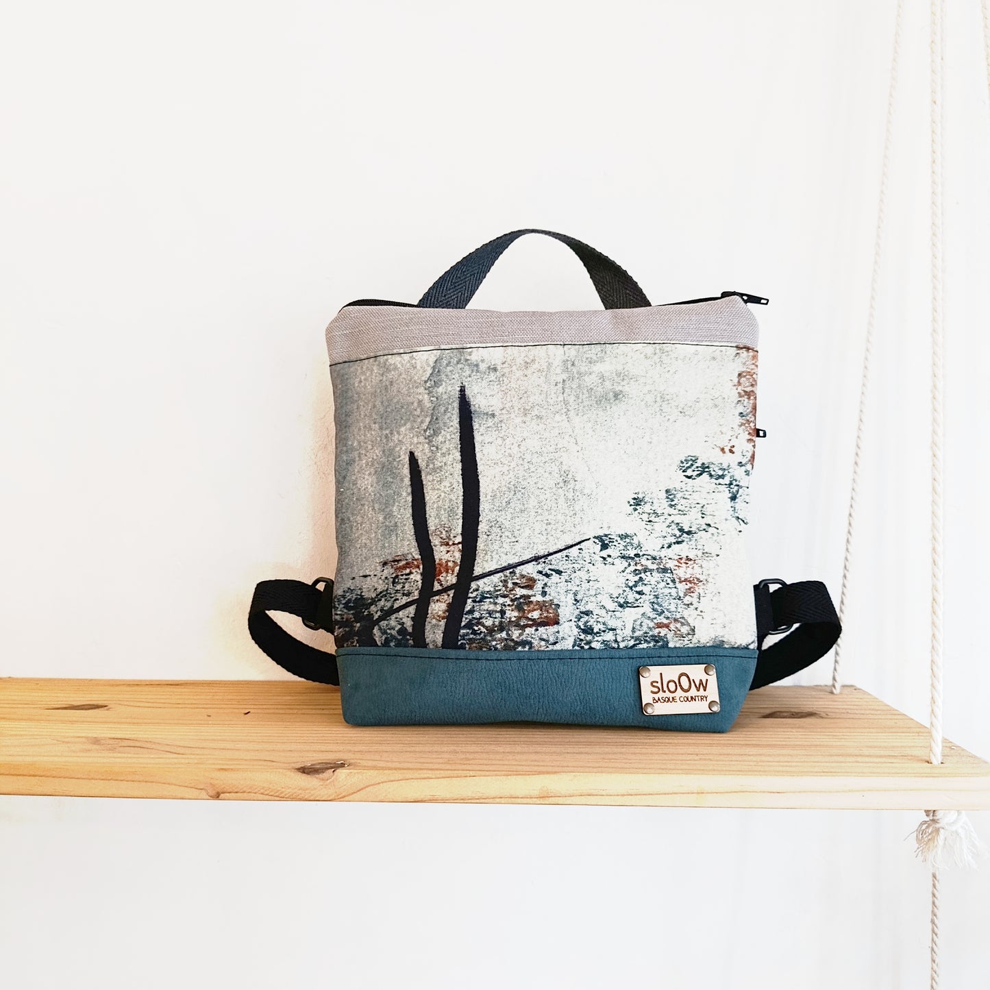 Mochila sloOw cuadrada Líneas verticales, con azul y gris
