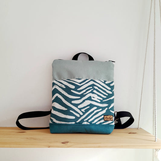 Mochila rectángulo con trazos en turquesa y azul claro