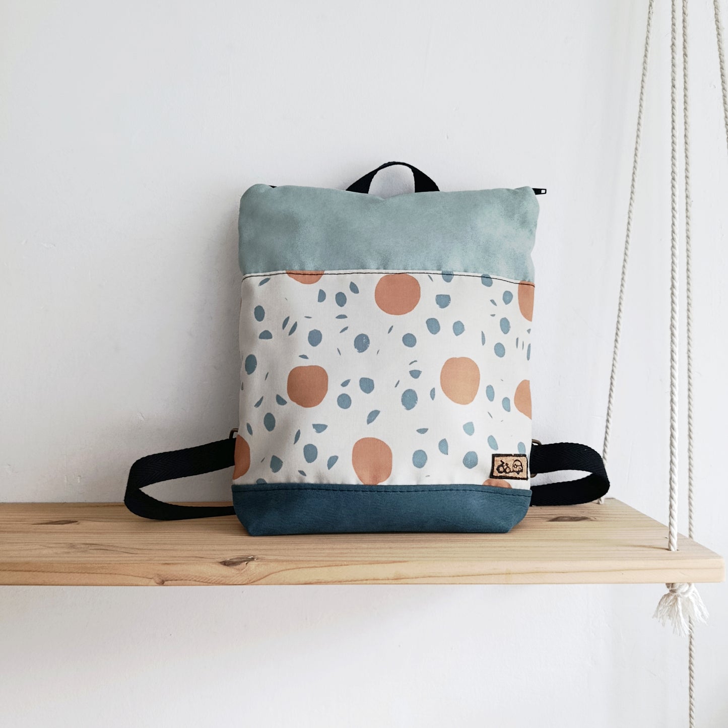 Mochila alta con Círculos y pintitas camel y azul