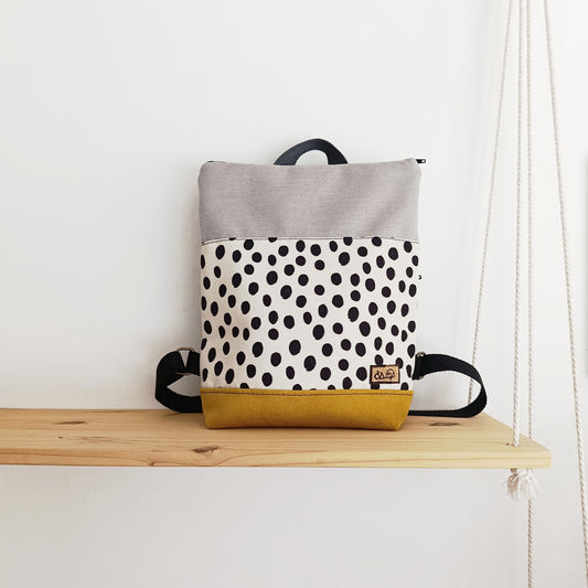 Mochila alta con circulitos, mostaza y gris claro