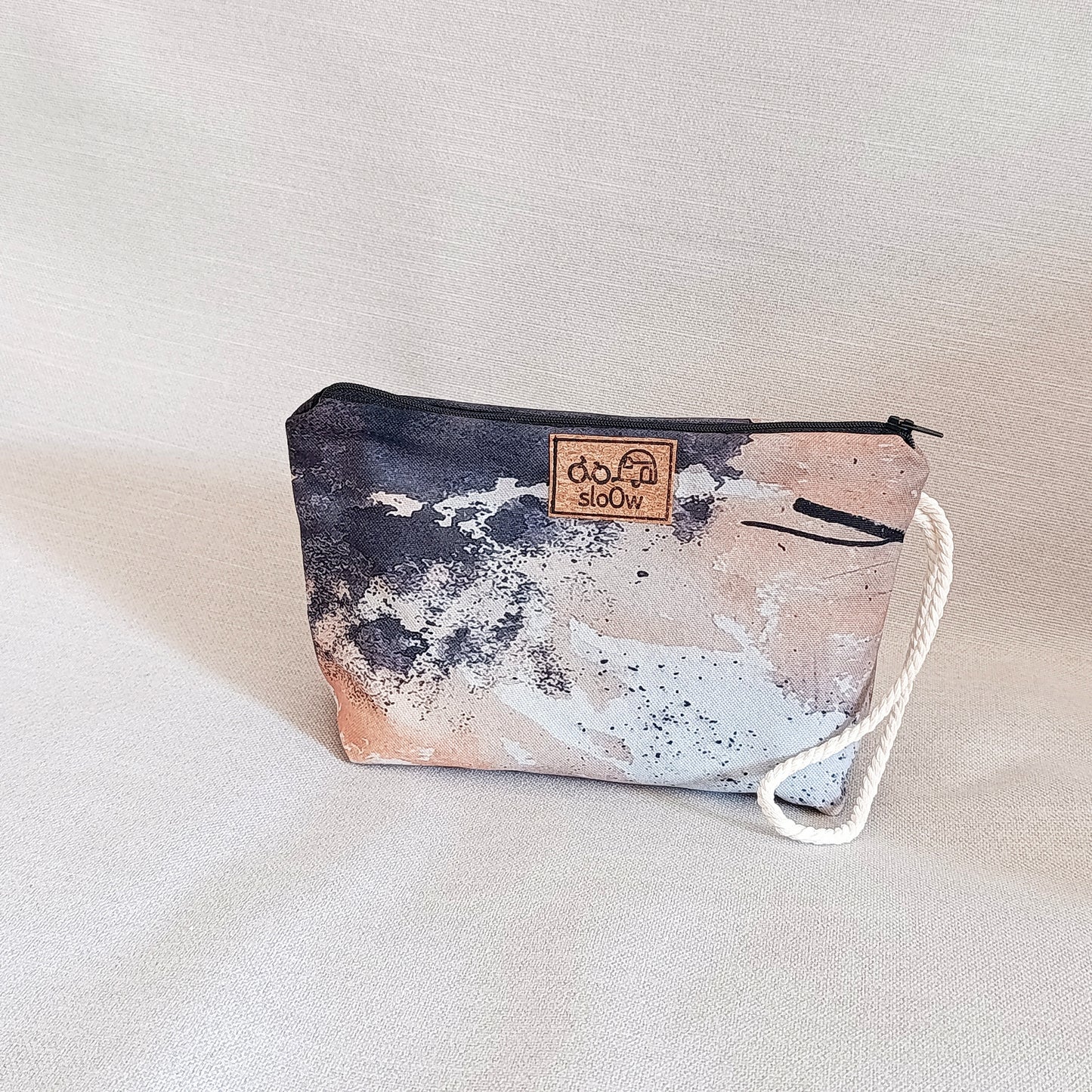 Neceser sloOw con Textura beige y base oscura
