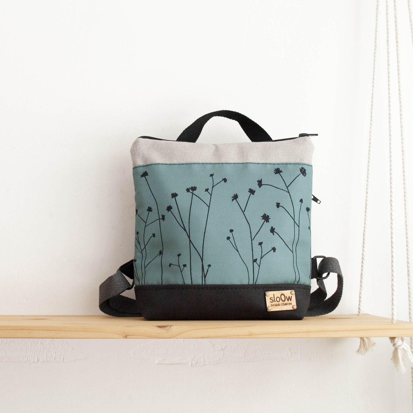 Mochila cuadrada sloOw de Gramíneas azules con negro y gris