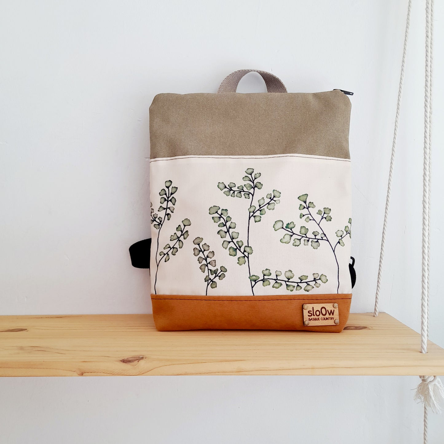 Mochila alta sloOw. Helechos con kaki y camel