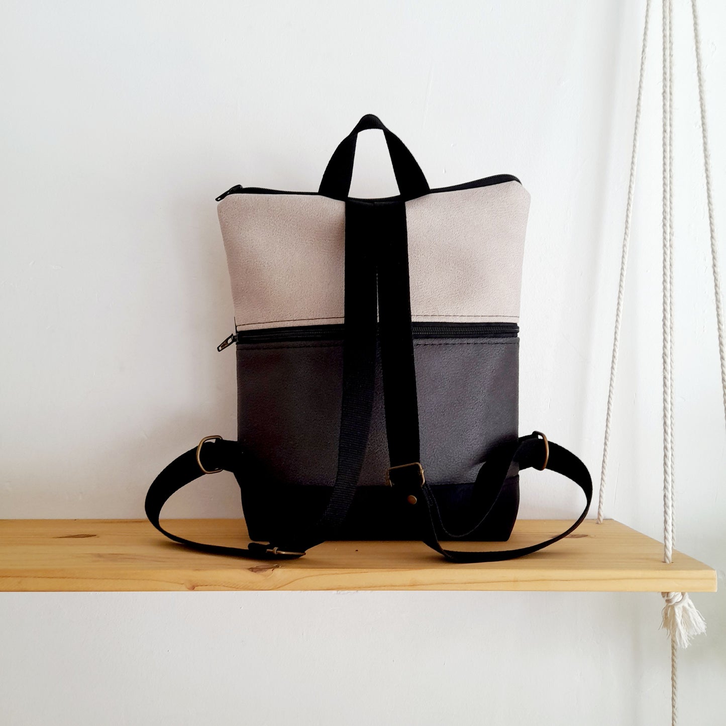 Mochila alta de Rayas blanco y negro y mostaza